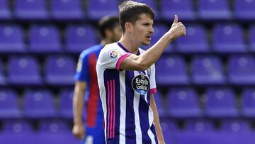 VALLADOLID, SPAIN - OCTOBER 03: Toni Villa of Real Valladolid celebrates after scoring his team's first goal during the La Liga Santader match between Real Valladolid CF and SD Eibar at Estadio Municipal Jose Zorrilla on October 03, 2020 in Valladoli