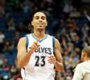 Kevin Martin metió 34 puntos con una fractura de muñeca