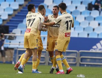Los jugadores del Espanyol celebrando el ascenso matem¨¢tico a primera divisi¨®n