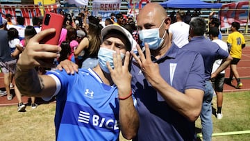 Futbol, El Plantel de Universidad Catolica realiza clínica deportiva con 100 niños de la comuna de Maipu en el Estadio Santiago Bueras, Chile.
5/12/2021
Javier Salvo/Photosport
Football, The Universidad Catolica Campus holds a sports clinic with 100 children from the Maipu commune at the Santiago Bueras Stadium, Chile.
5/12/2021
Javier Salvo/Photosport