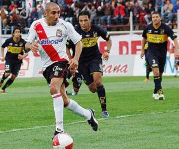 Aryel Pereyra con la camiseta de Curicó.