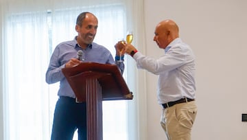 Sebastián Ceria y Manolo Higuera brindando durante el encuentro de patrocinadores del Racing.