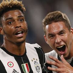 El Valencia no acepta trueques y sólo quiere dinero por Cancelo