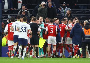 How many London derbies are there between city teams in the 2023/24 Premier League?