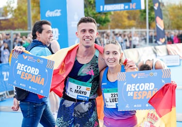 Carlos Mayo y Laura Luengo celebran sus respectivos hitos en el Medio Maratón Valencia Trinidad Alfonso Zurich.