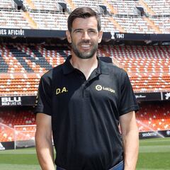Albelda: "Si un equipo puede batir al Barcelona por su estilo de juego es el Valencia"
