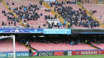 Los tifosi ya empiezan a poblar las gradas de San Paolo
