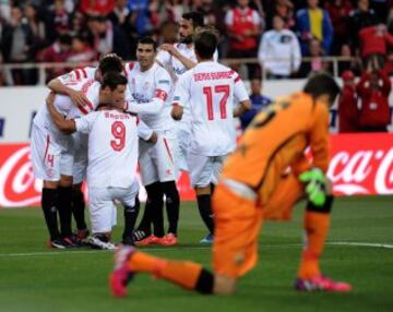 Bacca hizo el primer gol de penal y el segundo de cabeza.