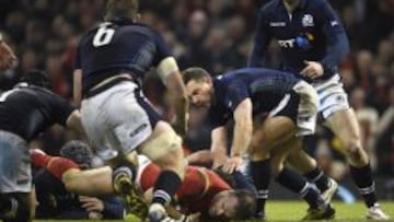 Jamie Roberts logró un ensayo clave para el triunfo galés.