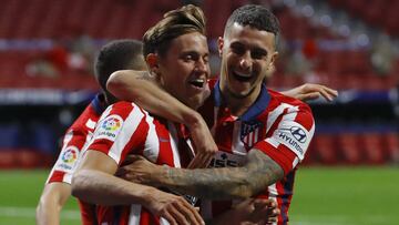 Marcos Llorente y Mario Hermoso celebran el 1-0 en el Atlético-Betis.