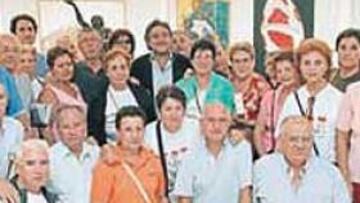 Pepu con sus vecinos