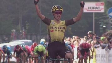 Primoz Roglic celebra su victoria en Varese.