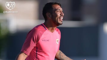 Ulloa, en un entrenamiento con el Rayo.