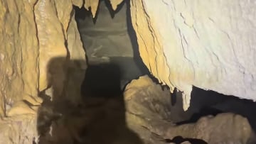 Un hombre se pierde en un camino y se topa con un agujero inesperado en mitad de la noche: “Me emocioné”