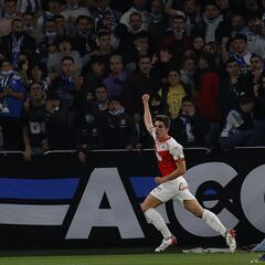 El muro del Deportivo se agrieta