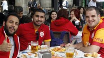 Los aficionados del Galatasaray se concentran en el caso histórico de la ciudad.