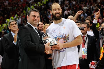 Spanoulis peleará por su cuarta Euroliga, la primera como entrenador (AS Mónaco). Como jugador levantó este título en tres ocasiones: la primera con el Panathinaikos (2009) y las dos siguientes (2012 y 2013) con su eterno rival, un Olympiacos que precisamente será su rival en Abu Dabi. En todas ellas fue el MVP. Tercer máximo anotador en el histórico (4.455).