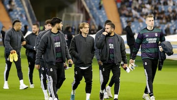 Soccer Football - Spanish Super Cup - Semi Final - Valencia v Real Madrid - King Fahd Stadium, Riyadh, Saudi Arabia - January 11, 2023 Real Madrid's Luka Modric, Dani Carvajal and teammates before the match REUTERS/Ahmed Yosri