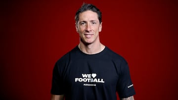 Fernando Torres, con la camiseta de We love football.
