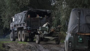 Ukrainian servicemen ride military vehicles, as Russia's attack on Ukraine continues, near the town of Izium, recently liberated by Ukrainian Armed Forces, in Kharkiv region, Ukraine September 24, 2022. REUTERS/Gleb Garanich
