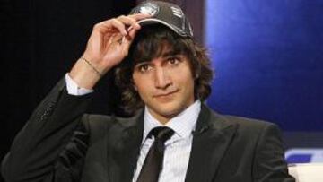 El aún jugador del DKV Joventut Ricky Rubio aseguró a su llegada a España después que Minessota Timberwolves le escogiera en quinta posición en el ''draft'', que hay posibilidades de que se quede en Europa, aunque descartó la posibilidad de irse al Real Madrid dejando claro que no está "en la misma onda" de las informaciones que dicen que interesaría al conjunto blanco y de las cuales le habían llegado "algo".