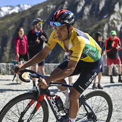 Richard Carapaz brilla en su preparación al Tour de Francia