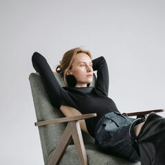 La característica de la personalidad común entre las personas que echan la silla hacia atrás