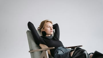 La característica de la personalidad común entre las personas que echan la silla hacia atrás