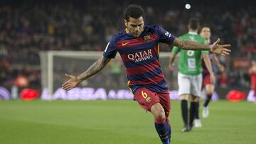 Dani Alves offered himself to Barcelona but was turned down