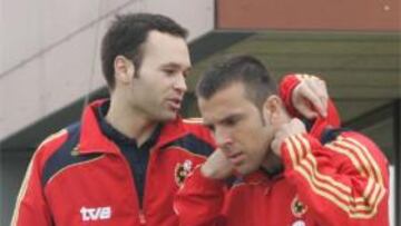 Iniesta junto a Marchena en la concentración de la selección española