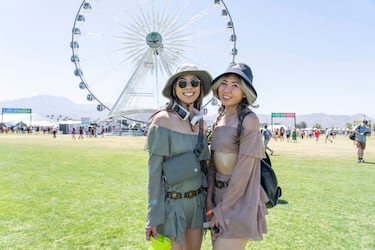 Lily Luu y Sarah Chung durante el primer fin de semana del Festival de Música y Artes del Valle de Coachella en el Empire Polo Club el viernes 11 de abril de 2025, en Indio, California.