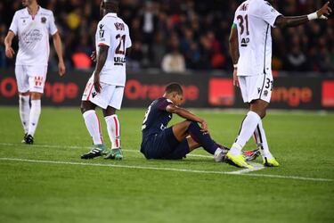 PSG coach Emery warns Mbappe: "When you play badly, you have to be ready for the criticism"