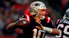 FOXBOROUGH, MASSACHUSETTS - NOVEMBER 05: Mac Jones #10 of the New England Patriots throws a pass in the game against the Washington Commanders during the second half at Gillette Stadium on November 05, 2023 in Foxborough, Massachusetts.   Adam Glanzman/Getty Images/AFP (Photo by Adam Glanzman / GETTY IMAGES NORTH AMERICA / Getty Images via AFP)