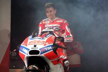 Lorenzo se presentó con Ducati.