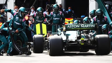 SPIELBERG, AUSTRIA - JULY 04: Sebastian Vettel of Germany driving the (5) Aston Martin AMR21 Mercedes makes a pitstop during the F1 Grand Prix of Austria at Red Bull Ring on July 04, 2021 in Spielberg, Austria. (Photo by Mark Thompson/Getty Images)