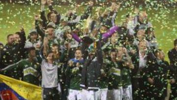 Los Timbers alzan el trofeo de la MLS.