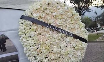 Corona Luis Miguel en funeral de Carlos Bremer