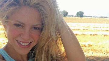 Piqu&eacute; se &lsquo;burla&rsquo; de las poses de Shakira haci&eacute;ndose este selfie.
 @shakira