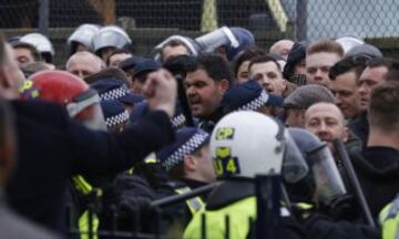 Pelea entre los seguidores del Tottenham y el Millwall