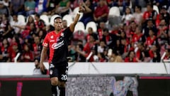 Atlas' Colombian midfielder Juan Manuel Zapata celebrates with teammates after scoring a goal during the Mexican Apertura football tournament match between Atlas and Mazatlan at the Jalisco stadium, in Guadalajara, Jalisco State, Mexico, on October 20, 2023. (Photo by ULISES RUIZ / AFP)