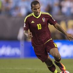 Cruz Azul hace oficial la llegada de Rómulo Otero