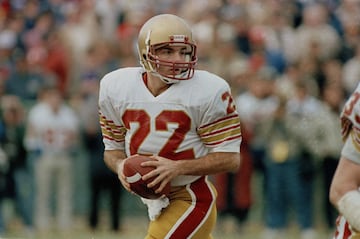 Ganador del Heisman Trophy en 1984, Flutie jugó para cuatro equipos distintos en la NFL y con los BC Lions en Canadá.