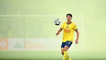 SAN DIEGO, CALIFORNIA - AUGUST 09: Igor Lichnovsky #31 of Club Am�rica controls the ball during the second half against Atlas FC at Snapdragon Stadium on August 09, 2024 in San Diego, California. Orlando Ramirez/Getty Images/AFP (Photo by Orlando Ramirez / GETTY IMAGES NORTH AMERICA / Getty Images via AFP)