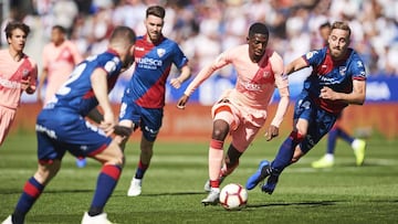 HUESCA, SPAIN - APRIL 13: Ousmane Dembele of FC Barcelona duels for the ball with Jorge Pulido of SD Huesca during the La Liga match between SD Huesca and FC Barcelona at Estadio El Alcoraz on April 13, 2019 in Huesca, Spain. (Photo by Juan Manuel Serrano