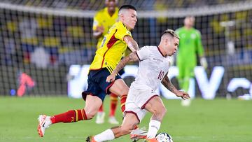 BARRANQUILLA, COLOMBIA - SEPTEMBER 07: Yeferson Soteldo of Venezuela battles for possession with Matheus Uribe of Colombia during a FIFA World Cup 2026 Qualifier match between Colombia and Venezuela at Metropolitano Stadium on September 07, 2023 in Barranquilla, Colombia. (Photo by Gabriel Aponte/Getty Images)