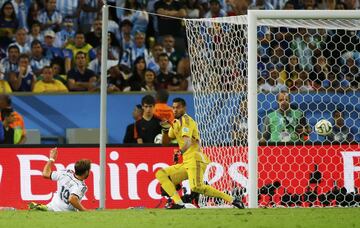 1-0. Mario Goetze anota el primer gol.