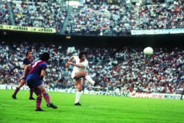 Santillana jugó en el Real Madrid desde 1971 hasta 1988 ocupa la NOVENA posición