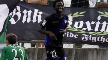 Lass celebra el primer tanto rayista en el Villamarín.