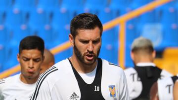 El atacante francés de Tigres exclamó dicha frase cuando saltó al entrenamiento de los felinos en el Volcán. El club lo subió a redes con 'El Son de la Negra' de fondo.