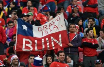 Los hinchas chilenos presentes en el estadio Nacional.